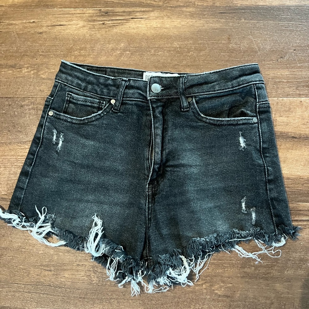 RSQ curvy high rise jean shorts. Size 26.